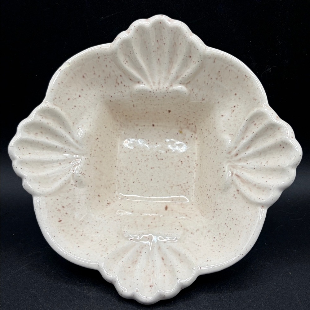 California Pottery L40 USA Vintage Mid Century Sea Shell Nautical Speckled Bowl